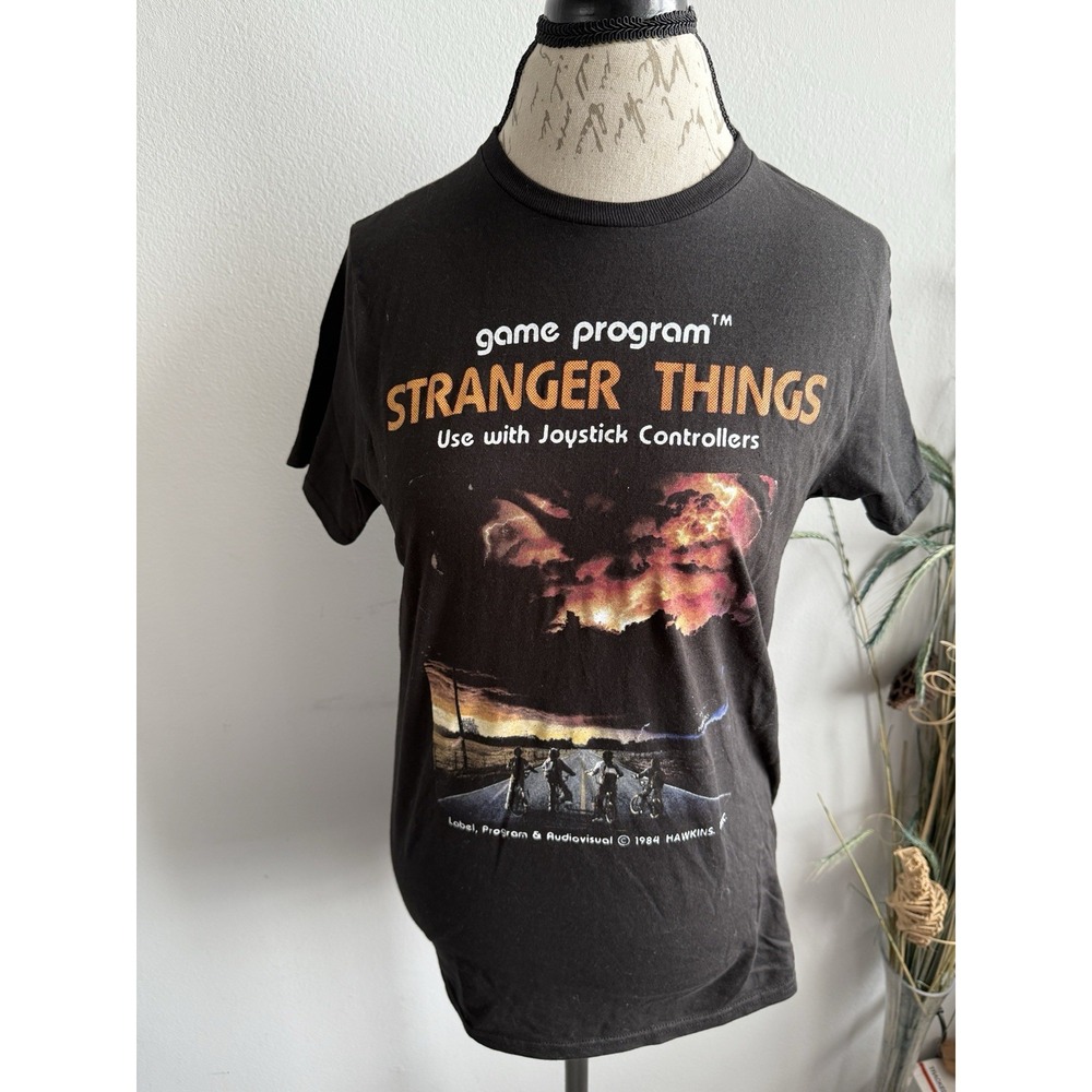 Stranger Things T-Shirt Size MD Shortβ Sleeve Graphic Crew Neck Black
